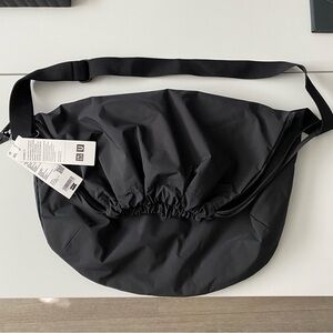 Uniqlo Black Women Drawstring Bag